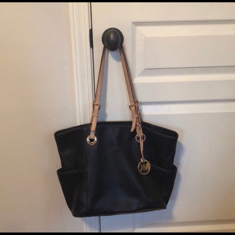 SOLD  -  MICHAEL KORS HANDBAG - PERFECT CONDITION!